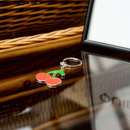 Red Cherry House Уотфорд Екстериор снимка