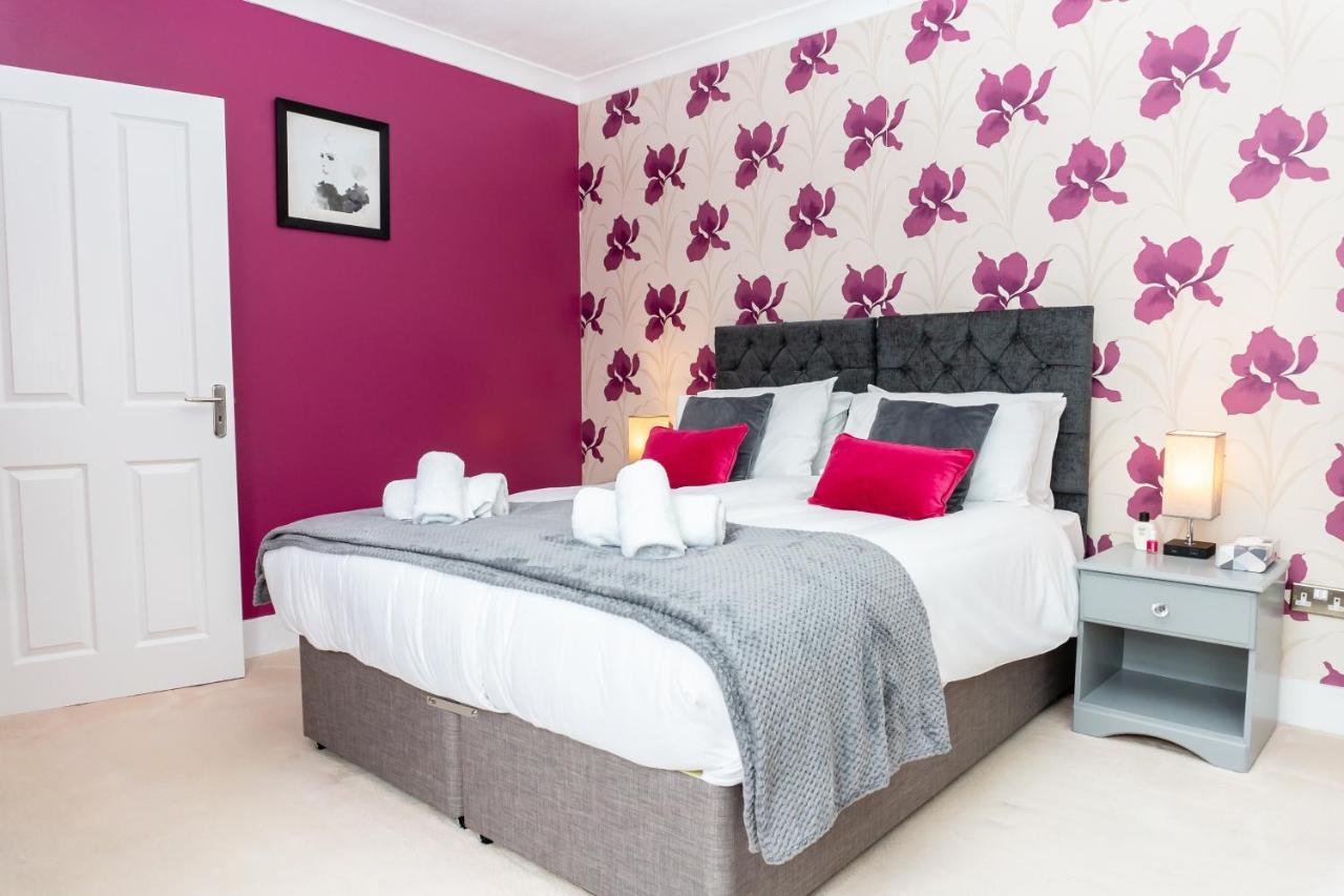 Red Cherry House Уотфорд Екстериор снимка