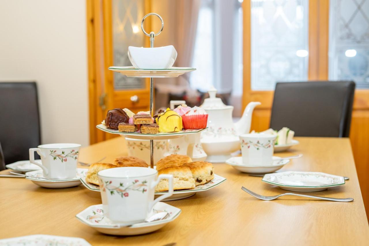 Red Cherry House Уотфорд Екстериор снимка