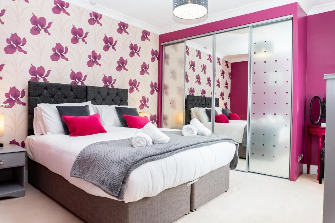Red Cherry House Уотфорд Екстериор снимка